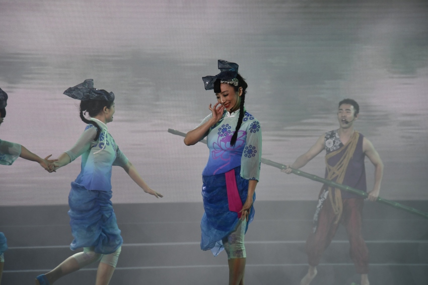 2023华蓥山旅游文化节开幕仪式暨“巴风蜀韵”文艺节目展演。人民网记者 王洪江摄