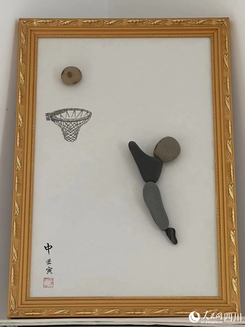 涪江奇石贴画系列作品。陈伟摄