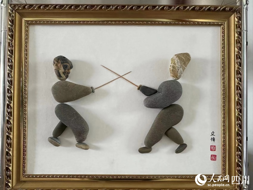 涪江奇石贴画系列作品。陈伟摄