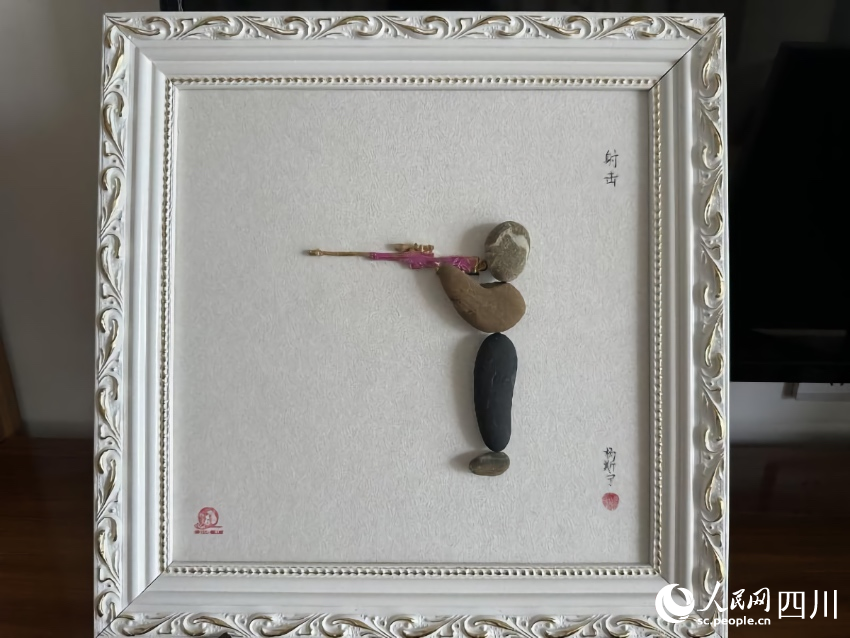 涪江奇石贴画系列作品。陈伟摄
