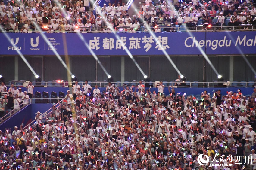 成都第31屆世界大學生夏季運動會開幕式現場。人民網記者 王洪江攝