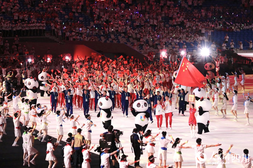 成都第31届世界大学生夏季运动会开幕式现场。赵祖乐摄
