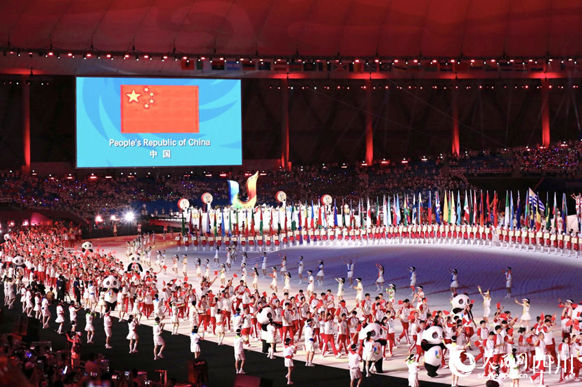 成都第31届世界大学生夏季运动会开幕式现场。赵祖乐摄