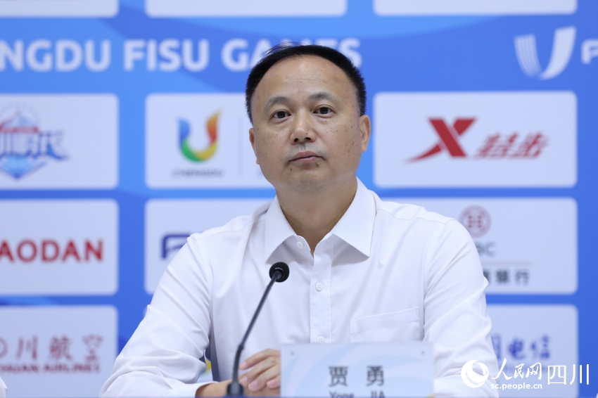 成都市医保局副局长贾勇。人民网 赵祖乐摄