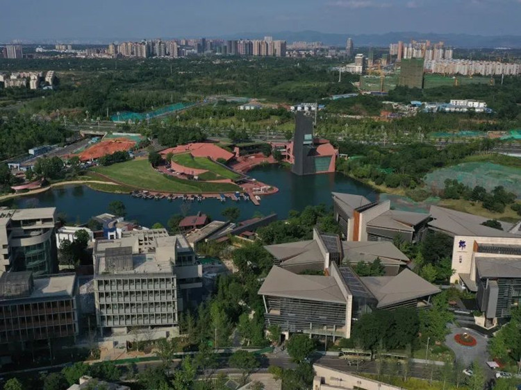 麓湖实景图。天府新区融媒体中心供图