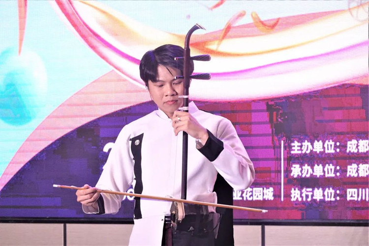 二胡表演。天府新区融媒体中心供图