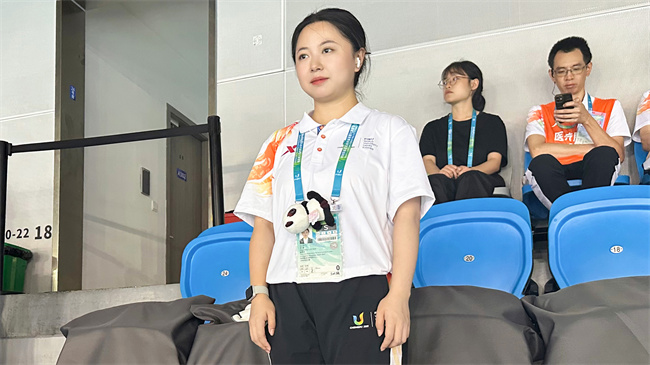 齐琪在大运会比赛场馆-新都香城体育中心执行安保任务。新都公安供图