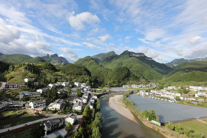 乡村振兴中的美丽青龙嘴村。马发海摄