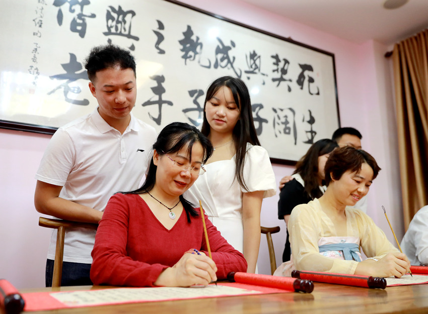 观摩活动现场。泸州市纳溪区民政局供图