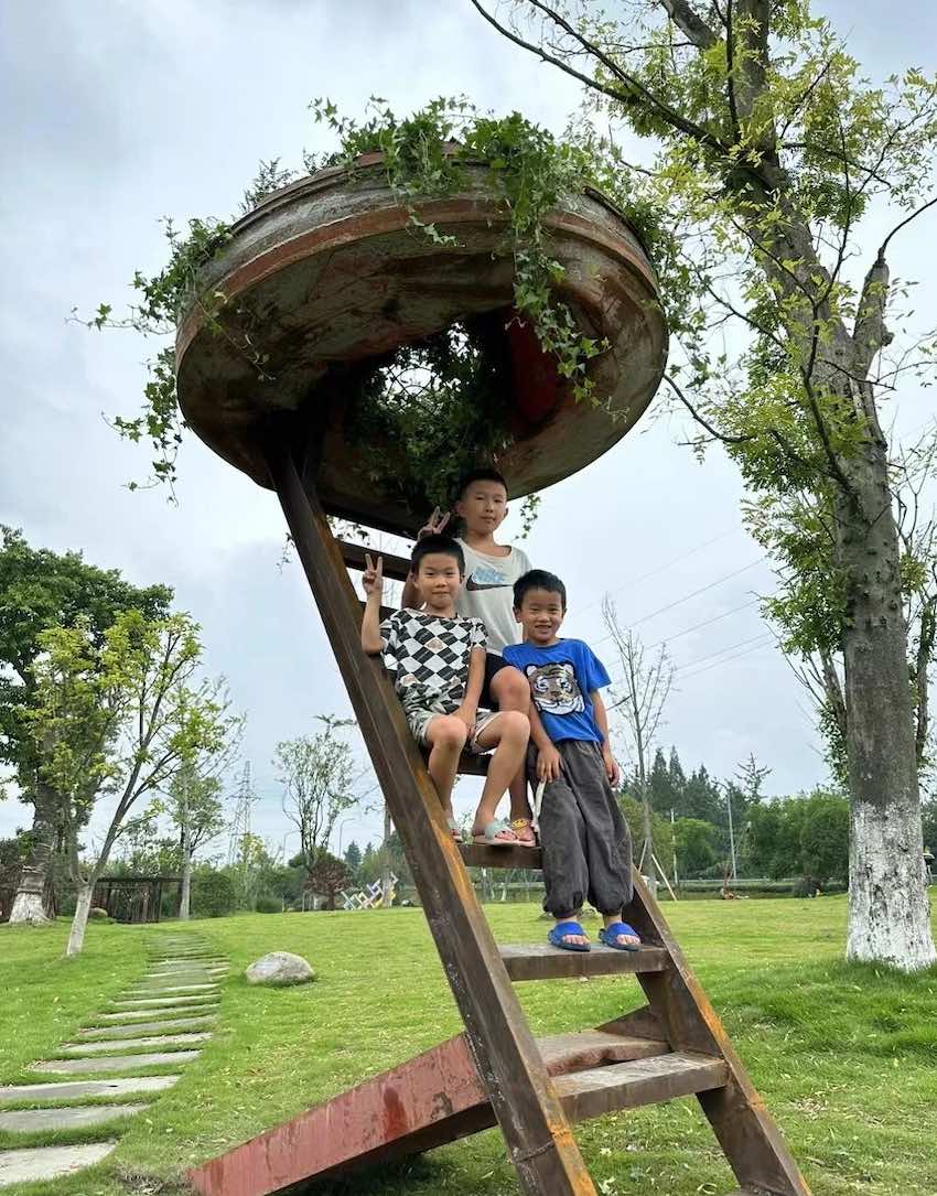 作品“融合之径-绿色飞梯”。温江区宣传部供图