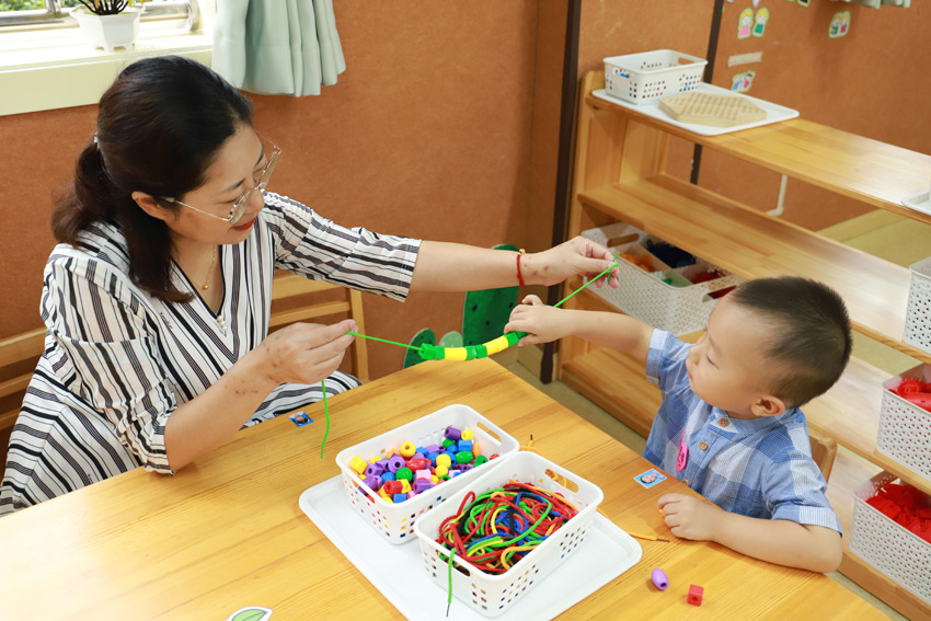 玩耍游戲開智力。園方供圖