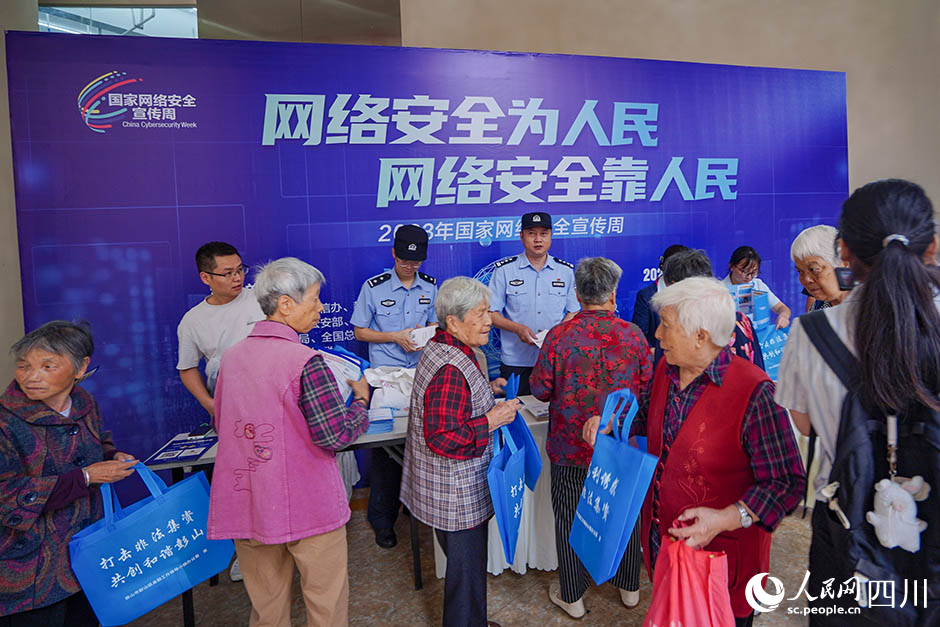 活动现场。翁光建摄