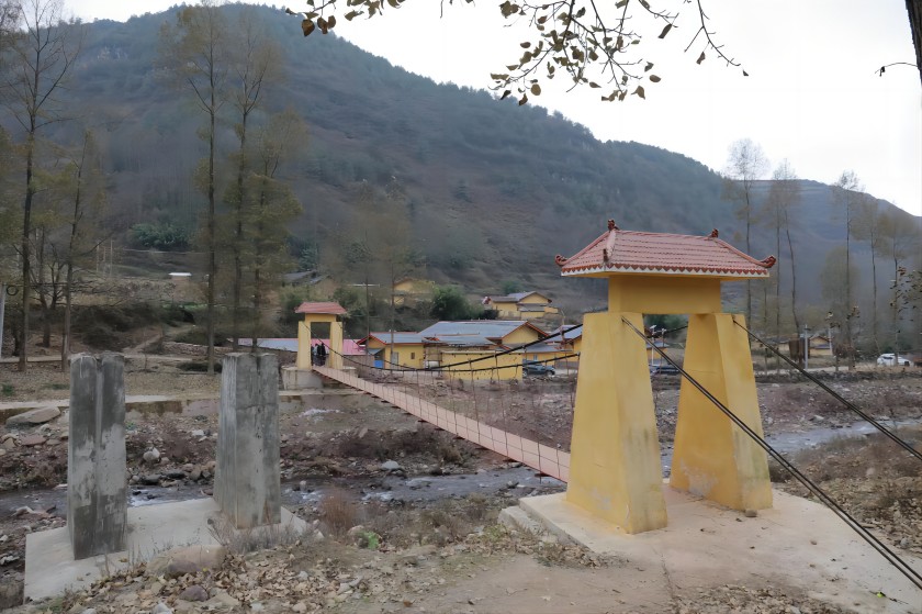 “两项资金”为四川民族地区修建的吊桥。四川省民族地区经济开发中心供图