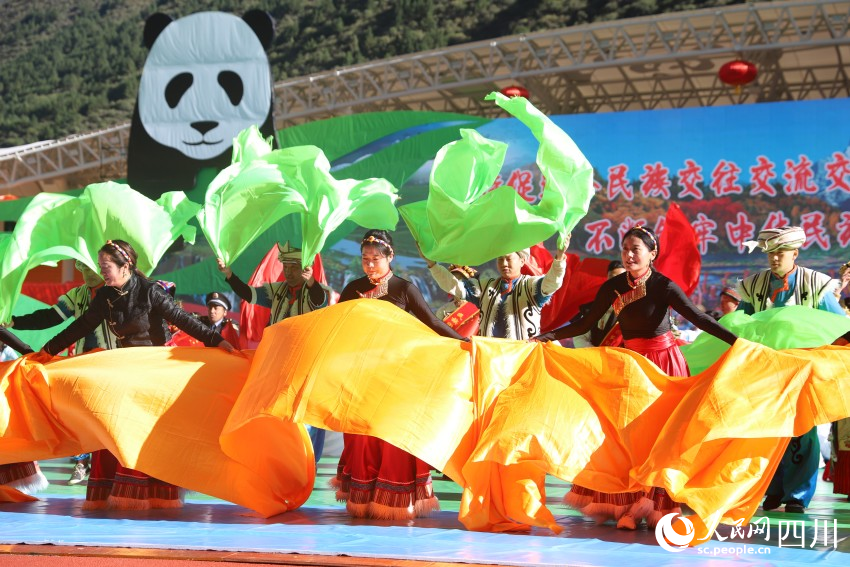 四川省阿坝藏族羌族自治州成立70周年庆祝大会现场。人民网记者 王波摄
