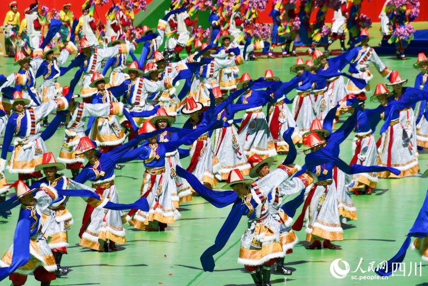 四川省阿坝藏族羌族自治州成立70周年庆祝大会现场。人民网记者 王洪江摄