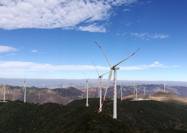 会东风电场风机集群。四川能投供图