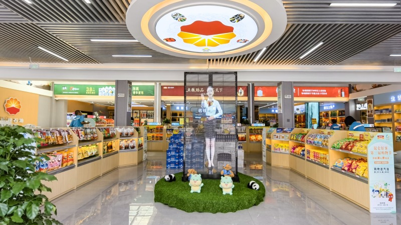 顺滨站660㎡超大综合购物便利店。赵月供图