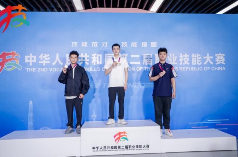 焊接項目（世賽選拔）：胡澤宏（中）獲金牌、王福興（左）獲銀牌、劉全（右）獲銅牌。中國十九冶供圖