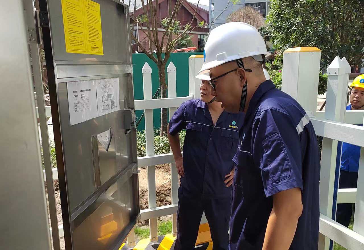 燃气公司开展安全检查。邓凌瀚摄