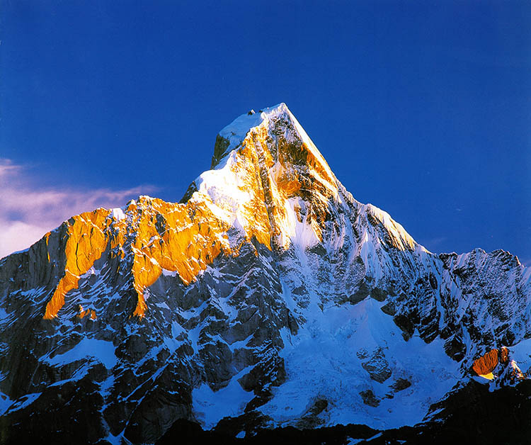 四姑娘山景區內的雪峰。四管局供圖