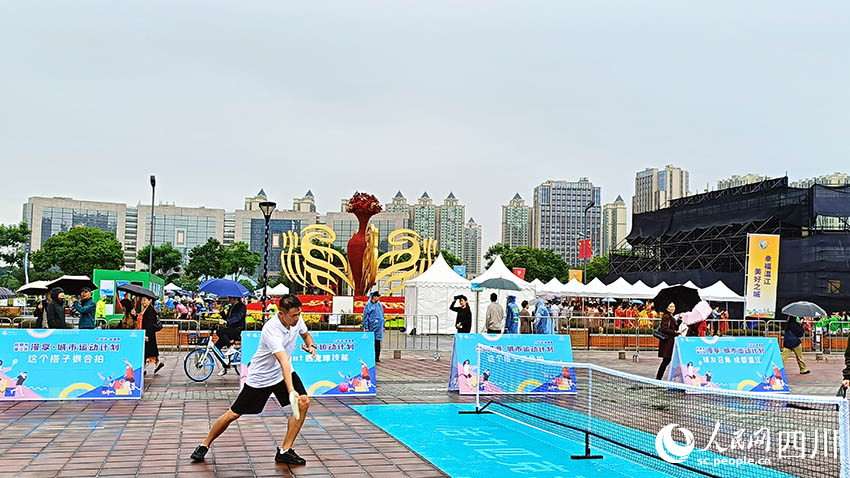 运动体验。实习生 吴舒婷摄