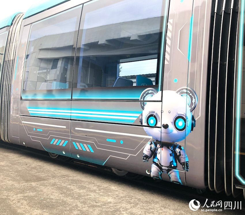 主题列车上设计有2023成都世界科幻大会吉祥物“科梦”（Kormo）。实习生 邓芸摄