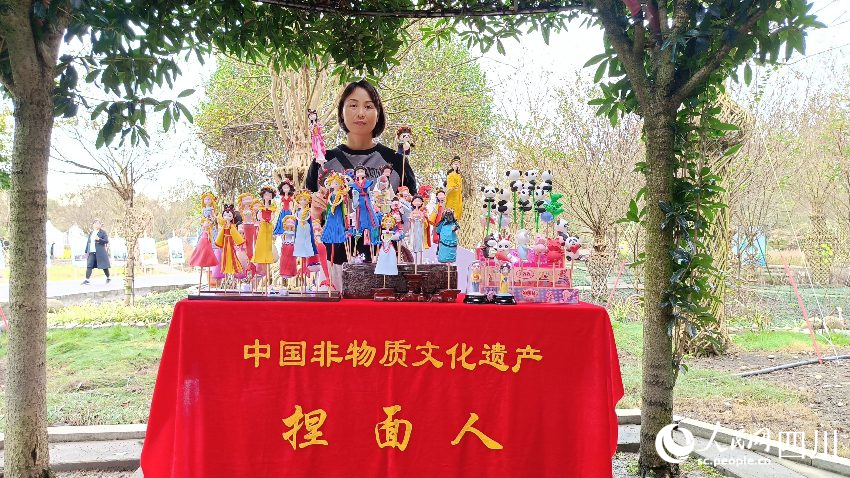 捏面人。吴舒婷摄