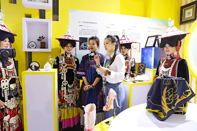 四川国际非遗品牌IP授权展正在非遗博览园举行。主办方供图