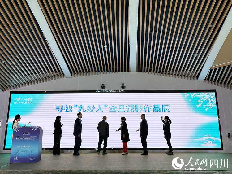 开镜仪式现场。人民网记者 王波摄