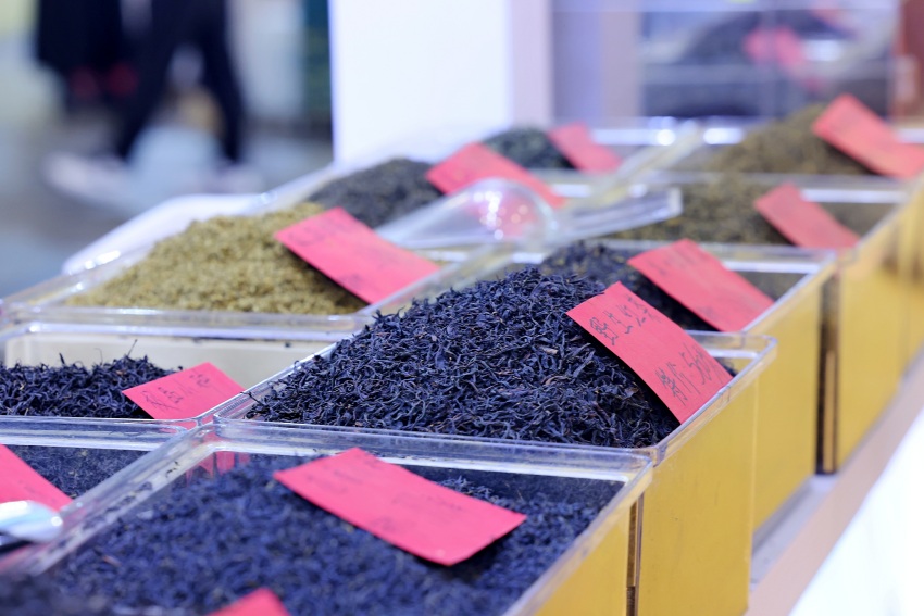 茶博会参展的茶叶。四川省供货商商会供图