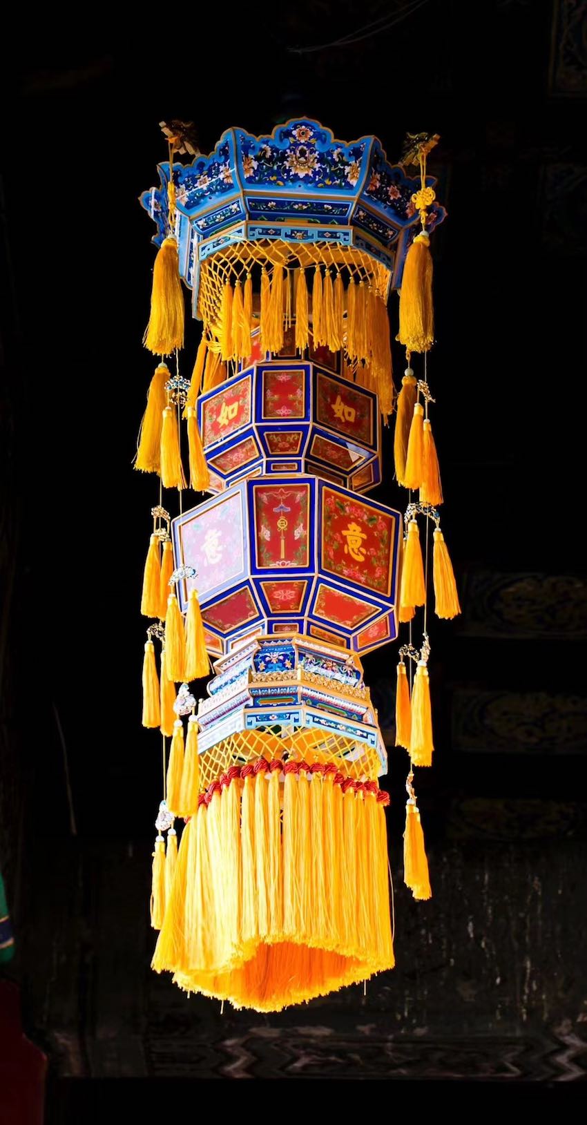 自贡灯匠复刻的宫灯。自贡海天文化有限公司供图