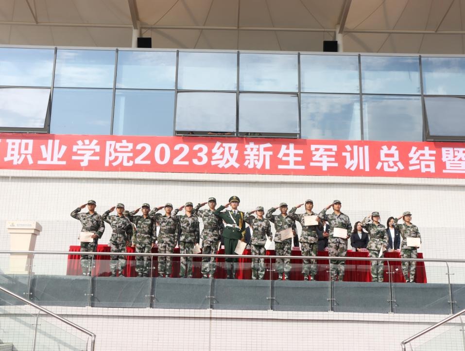 优秀学员合影。遂宁能源职业学院供图