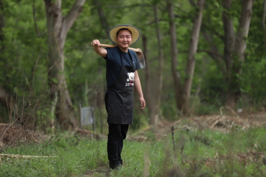 兴隆村驻村“第一书记”李航 成都地铁运营供图