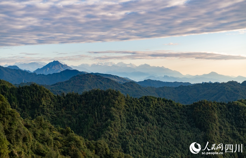 龙门山。余欢摄