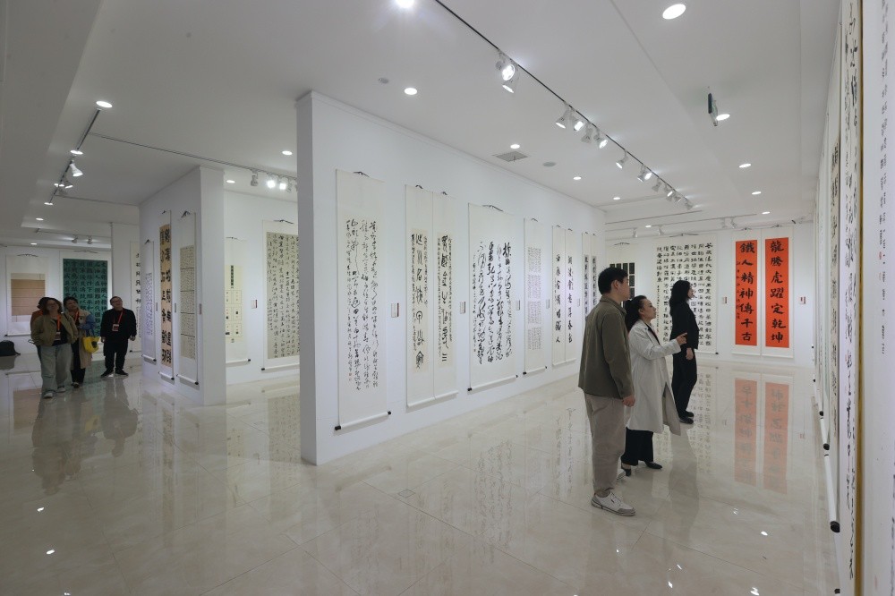 石油职工书法展现场 。中国石油四川销售公司供图