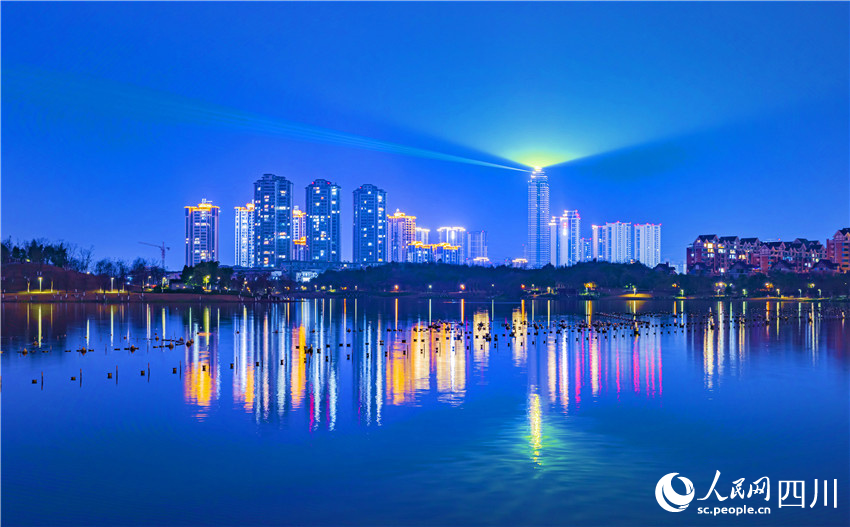 仁寿夜景如梦似幻。潘建勇摄