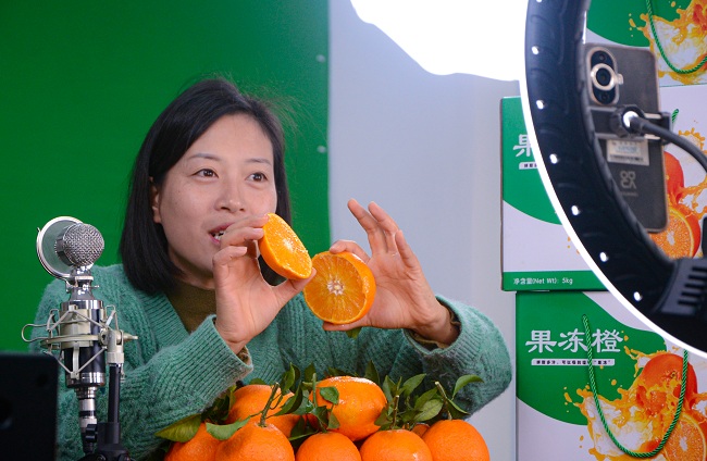 直播现场。荣媒供图