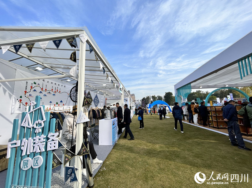 户外展陈区。人民网 彭茜摄