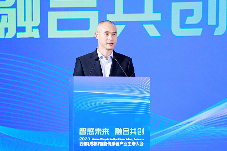 航空工业机载党委副书记、副总经理刘爱义致辞。青羊区融媒体中心供图