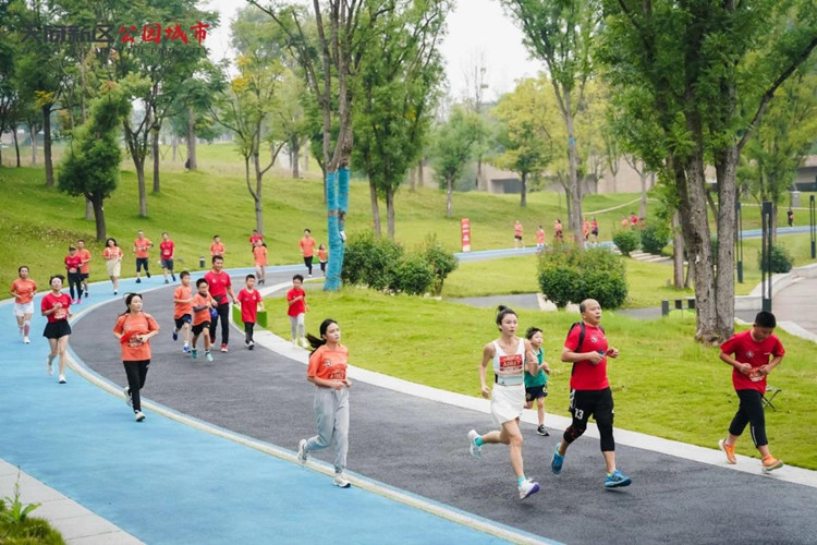 环兴隆湖健身跑现场。天府新区融媒体中心供图