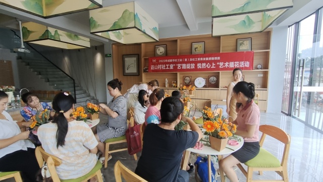 插花培訓。簡陽市禾豐鎮供圖