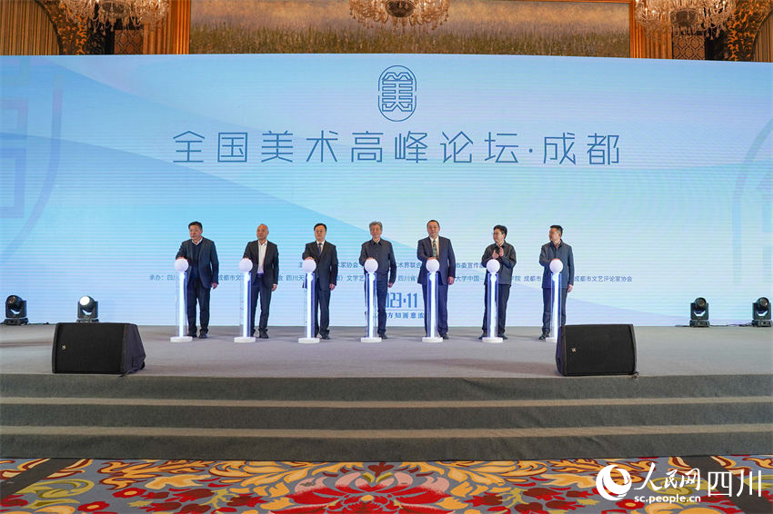 嘉賓共同啟動開幕裝置。陳天昊攝
