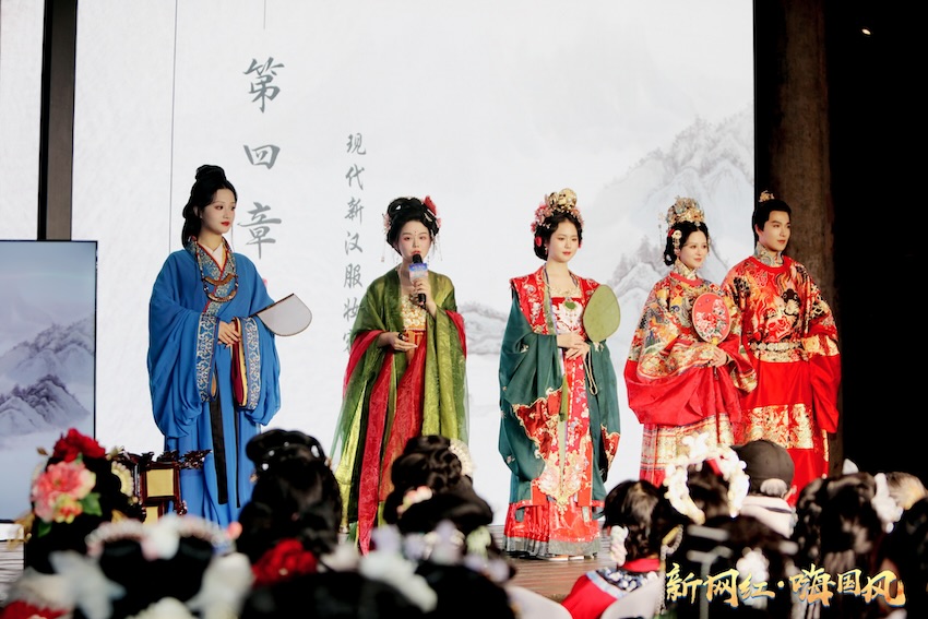专业汉服造型师后雨山分享和展示汉服礼仪。主办方供图