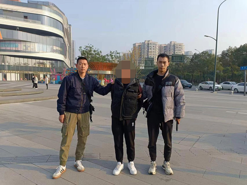 民警抓获犯罪嫌疑人刘某。新都公安供图