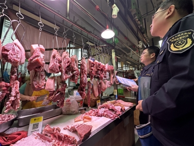 商家已换上普通照明灯