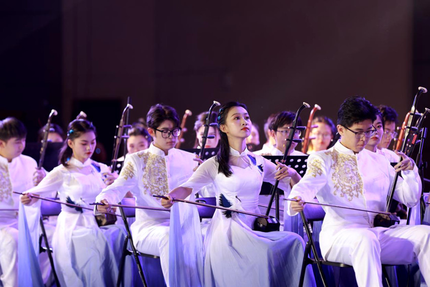 图为四川大学2023年迎新音乐会现场。川大供图