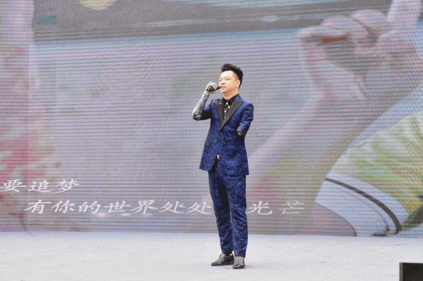 公益演出现场。成都市残联供图