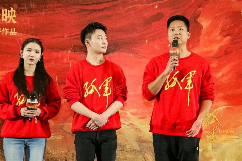 主创团队与观众互动交流。主办方供图