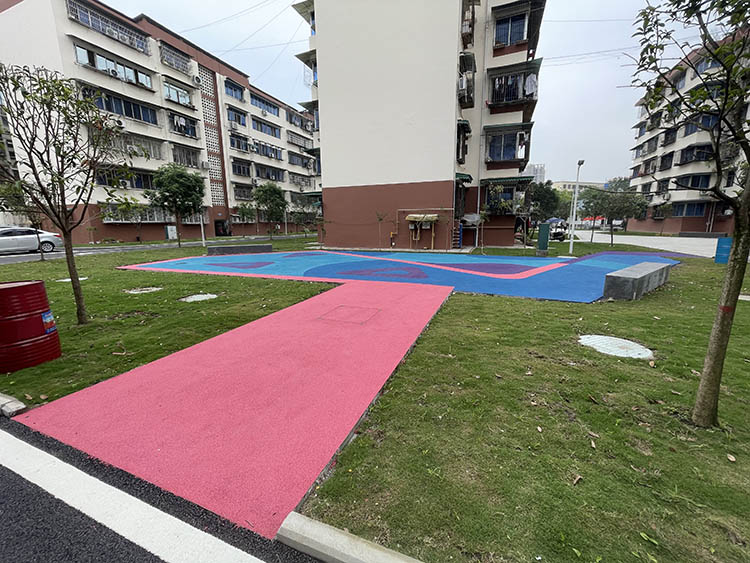 老旧小区升级后居民休闲区。方亭街道供图