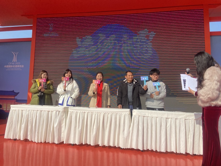 品酒争霸赛现场。翠屏区融媒中心供图